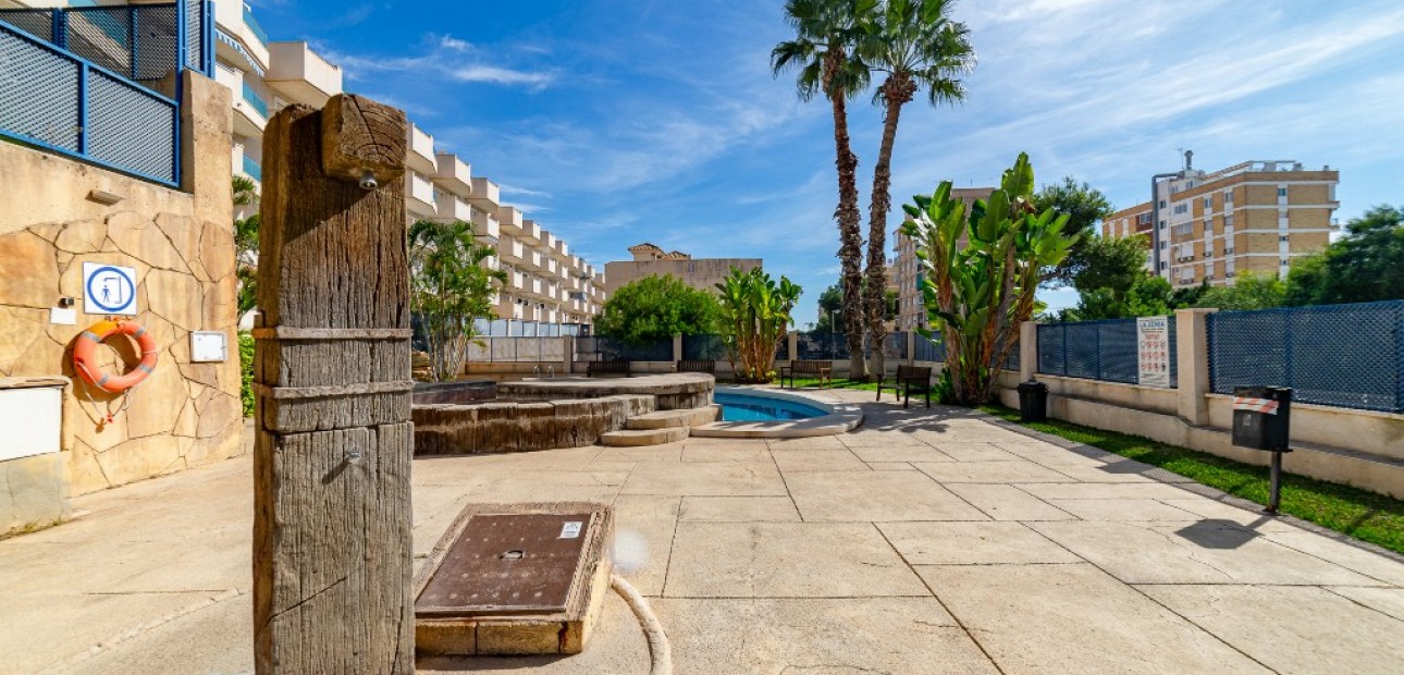 Venta - Apartamento / piso -
La Zenia