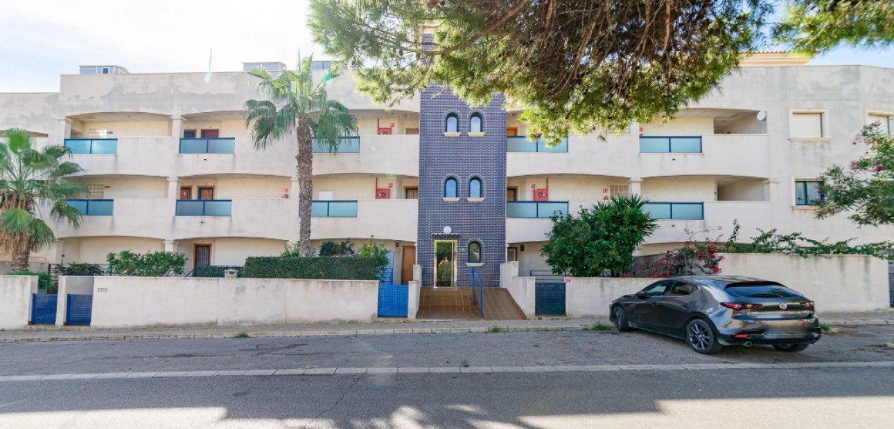 Venta - Apartamento / piso -
La Zenia