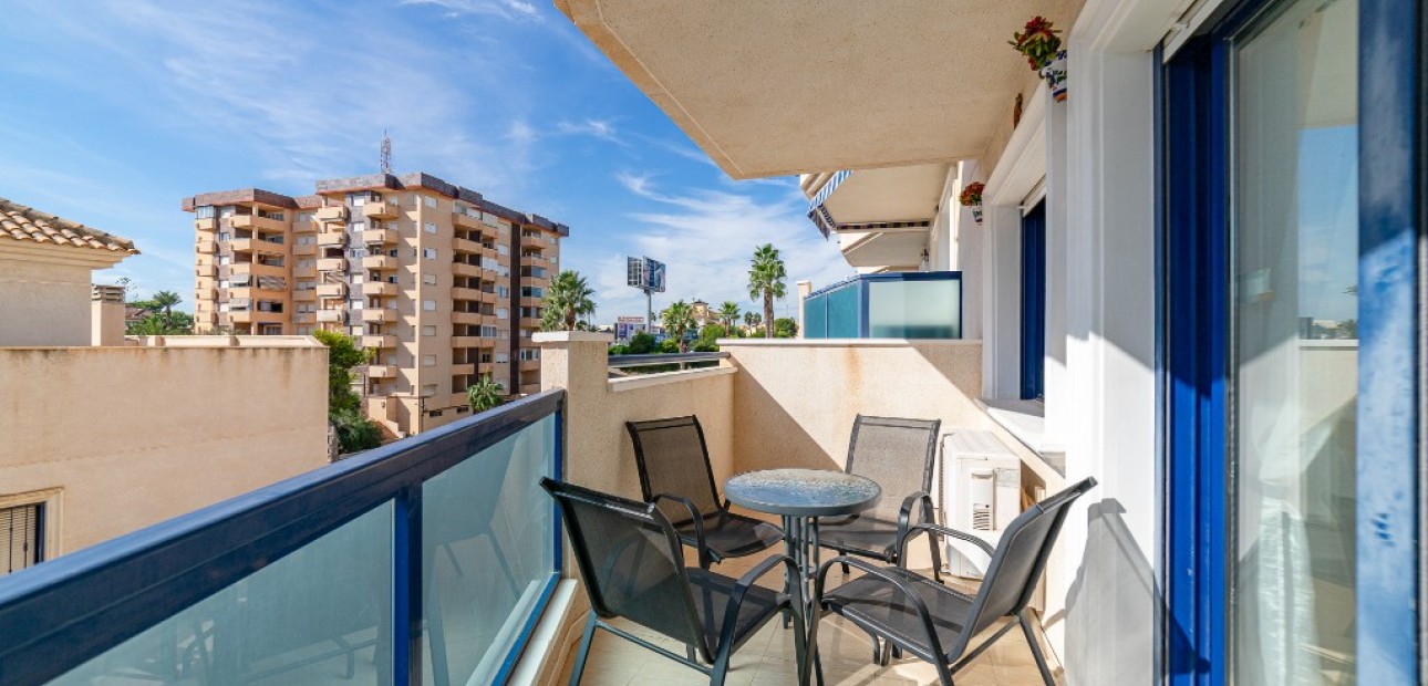 Venta - Apartamento / piso -
La Zenia