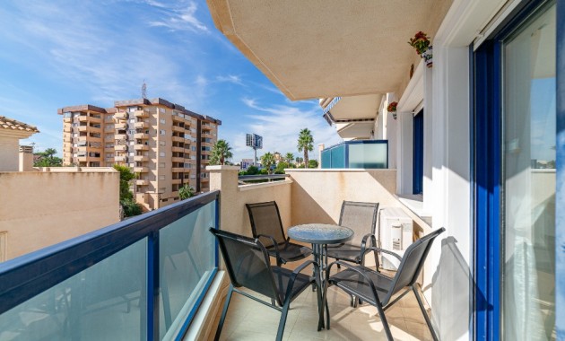 Venta - Apartamento / piso -
La Zenia