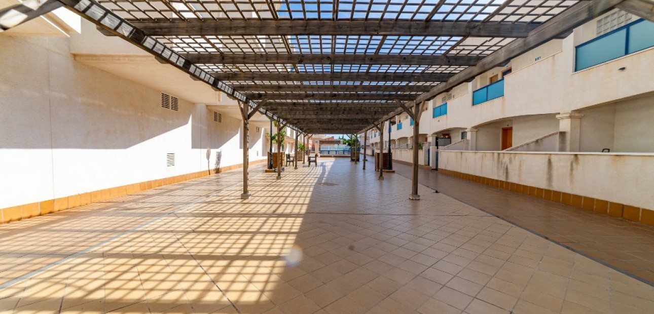 Venta - Apartamento / piso -
La Zenia