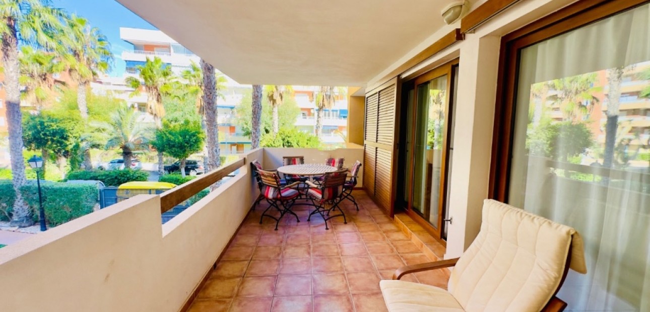 Venta - Apartamento / piso -
Punta Prima