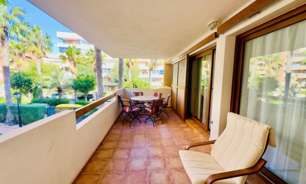 Venta - Apartamento / piso -
Punta Prima