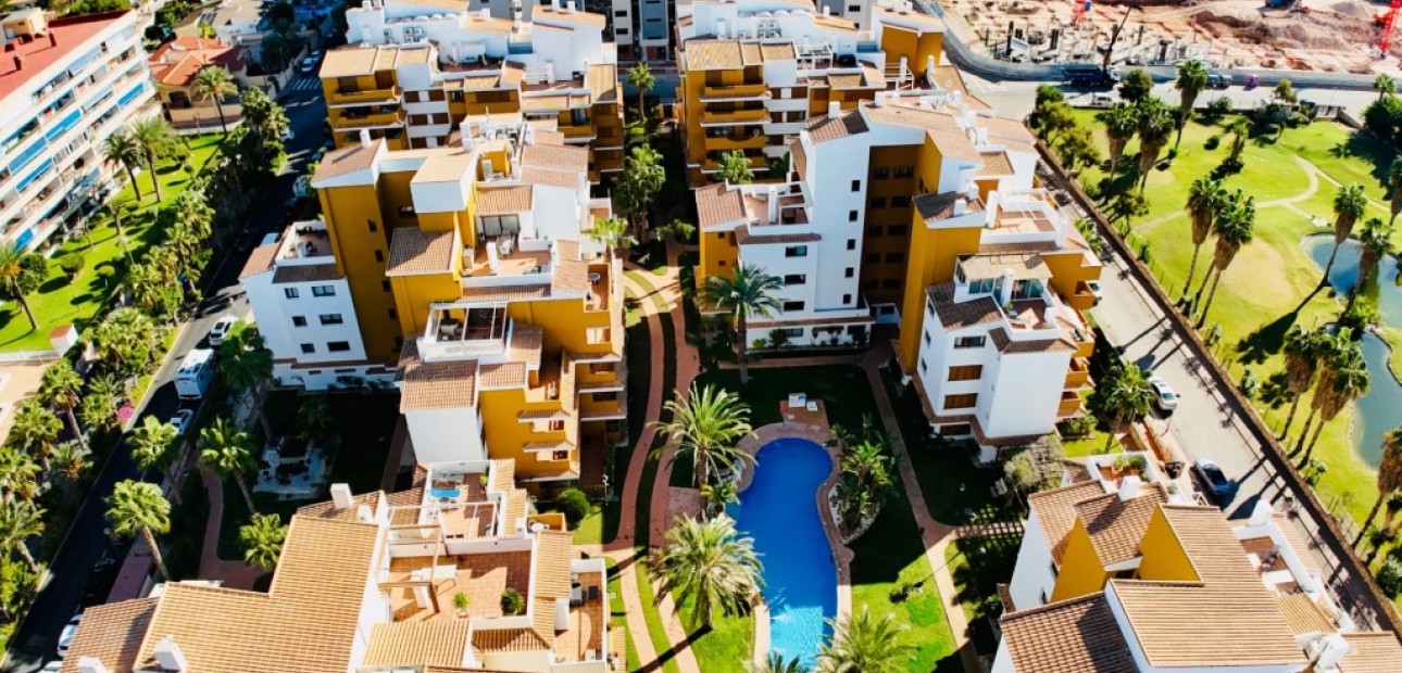 Venta - Apartamento / piso -
Punta Prima