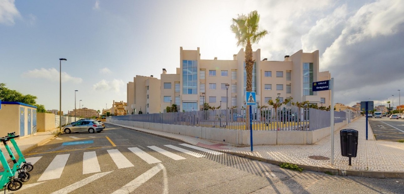 Herverkoop - Appartement / flat -
Orihuela Costa - Villamartín