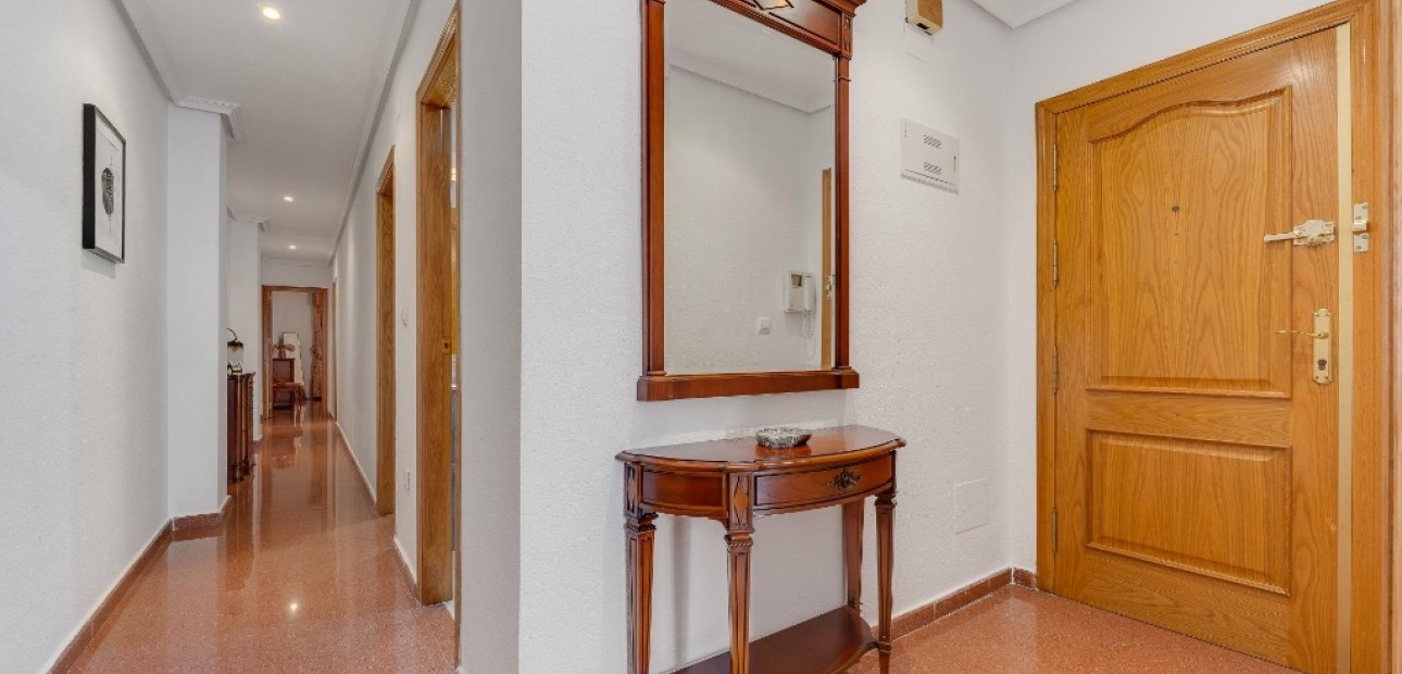 Sale - Apartment / flat -
Torrevieja