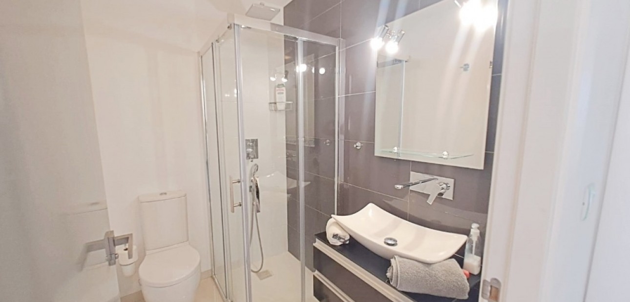 Venta - Apartamento / piso -
Mil Palmeras