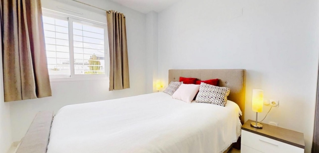 Sale - Apartment / flat -
Punta Prima