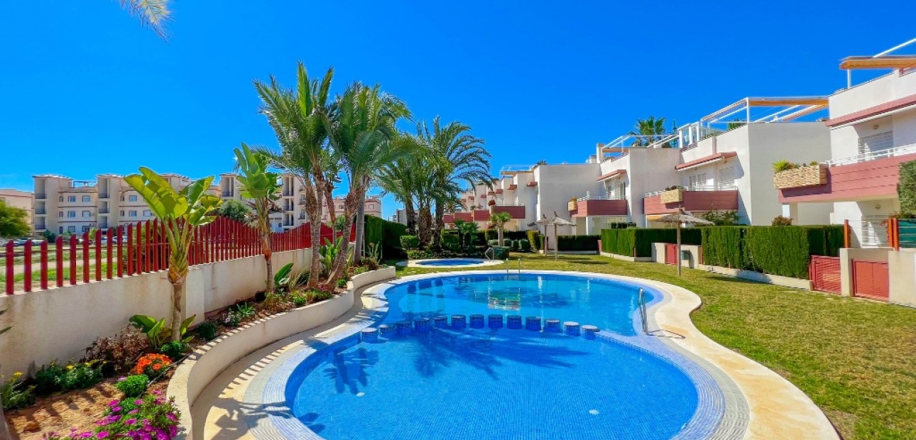 Sale - Apartment / flat -
Punta Prima