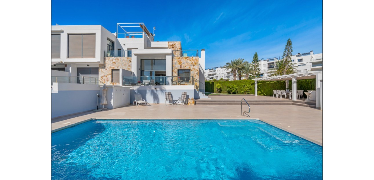 Venta - Adosado -
Punta Prima