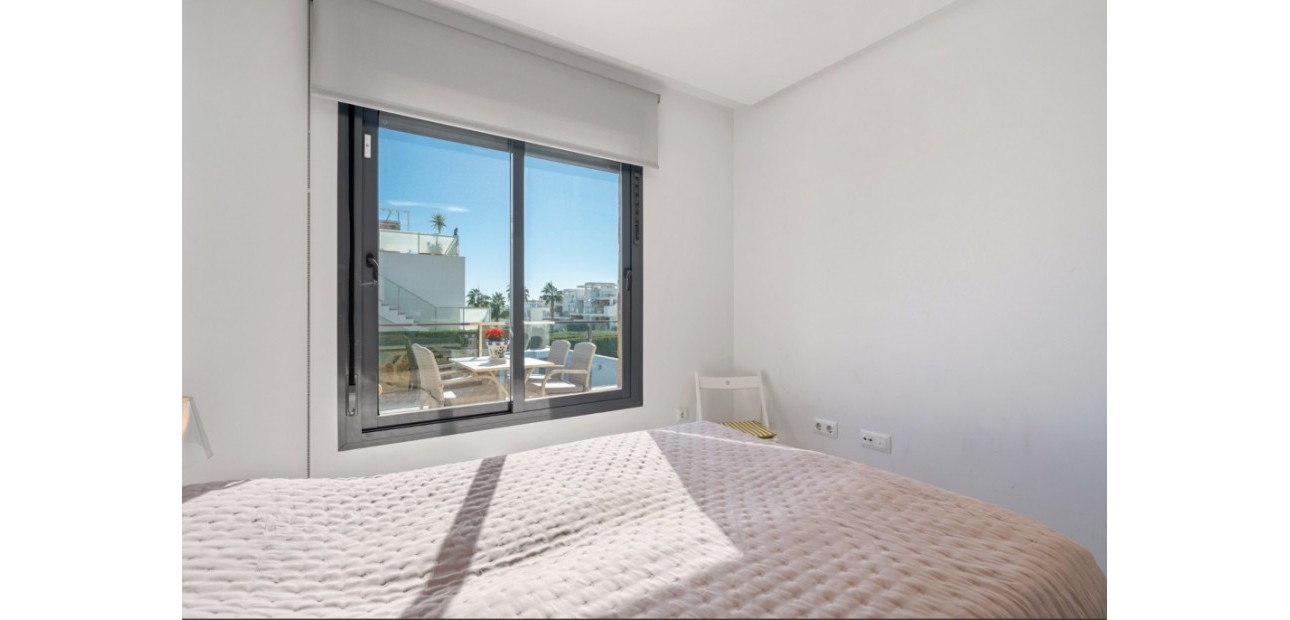 Venta - Adosado -
Punta Prima