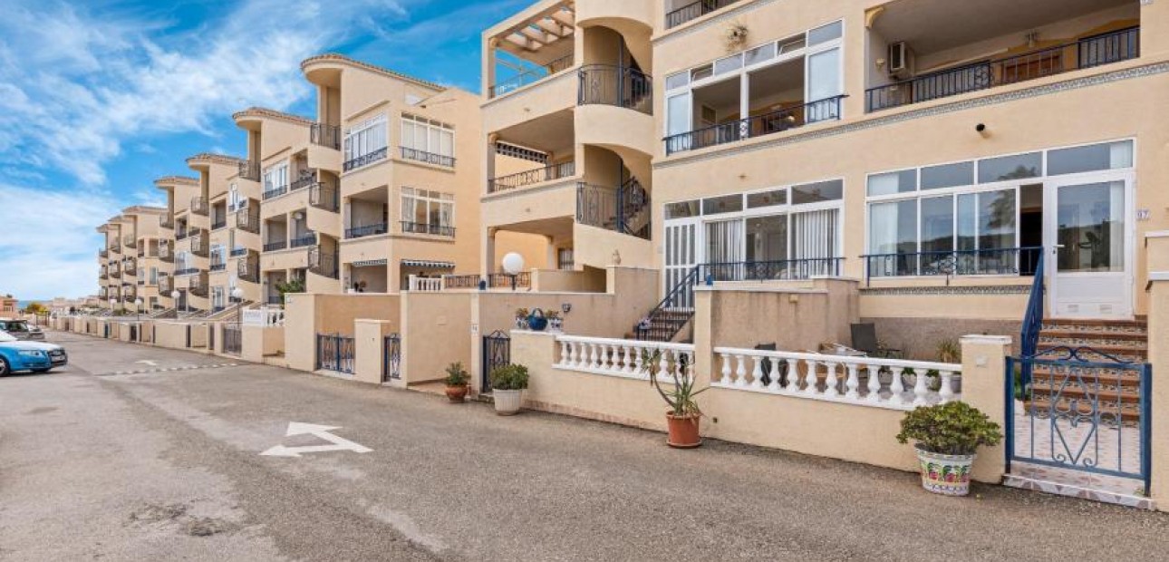 Sale - Apartment / flat -
Punta Prima