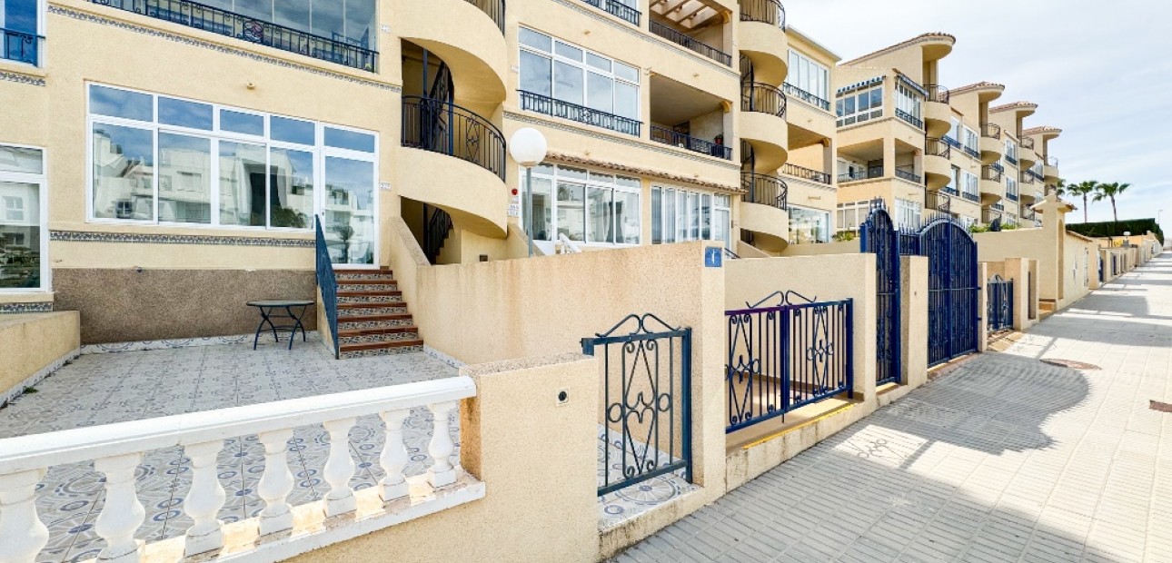 Sale - Apartment / flat -
Punta Prima