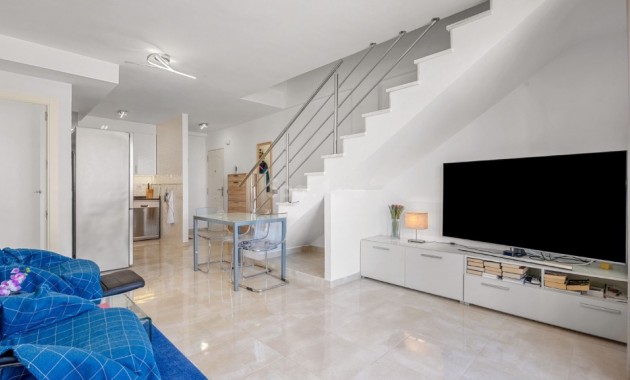 Venta - Apartamento / piso -
Lomas de Cabo Roig