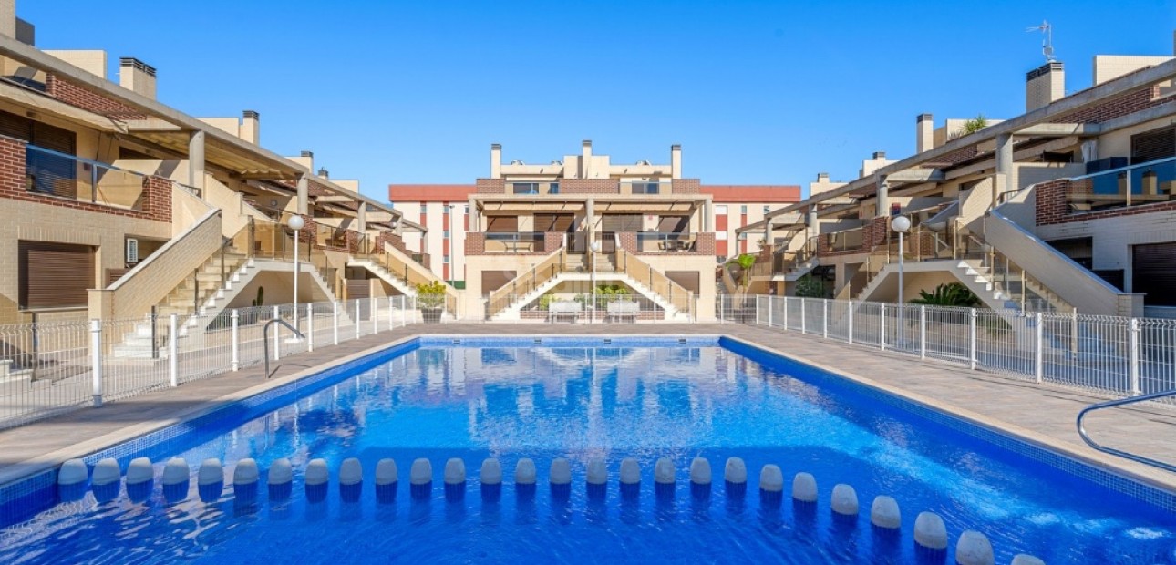Venta - Apartamento / piso -
Lomas de Cabo Roig