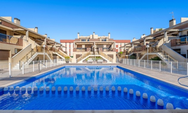 Venta - Apartamento / piso -
Lomas de Cabo Roig