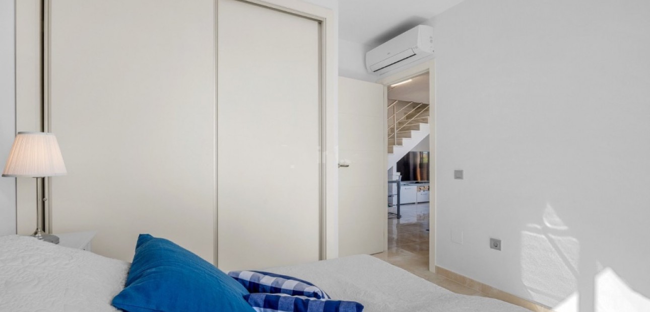 Venta - Apartamento / piso -
Lomas de Cabo Roig