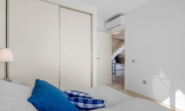 Venta - Apartamento / piso -
Lomas de Cabo Roig