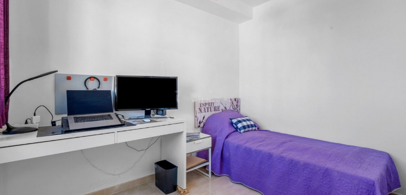 Venta - Apartamento / piso -
Lomas de Cabo Roig