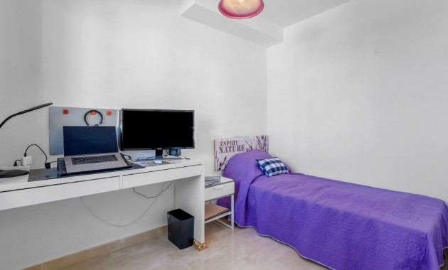 Venta - Apartamento / piso -
Lomas de Cabo Roig