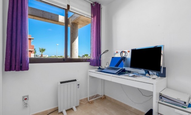 Venta - Apartamento / piso -
Lomas de Cabo Roig
