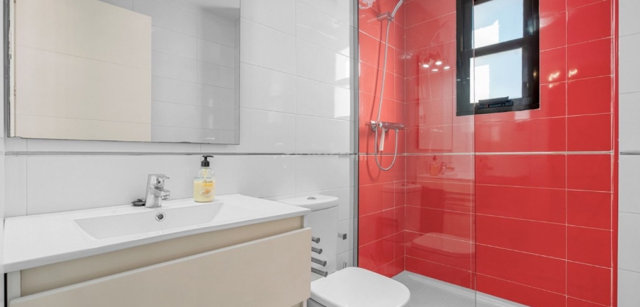 Venta - Apartamento / piso -
Lomas de Cabo Roig