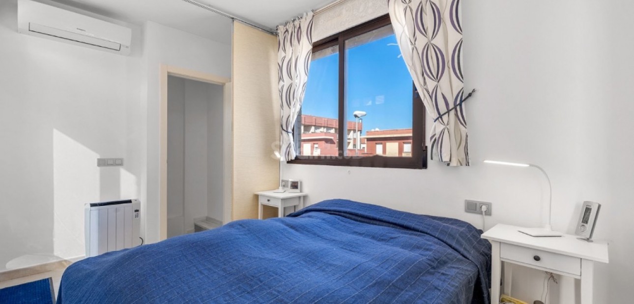 Venta - Apartamento / piso -
Lomas de Cabo Roig