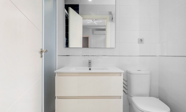 Venta - Apartamento / piso -
Lomas de Cabo Roig