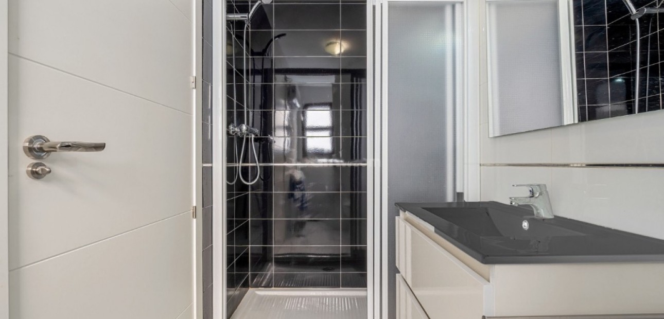 Venta - Apartamento / piso -
Lomas de Cabo Roig