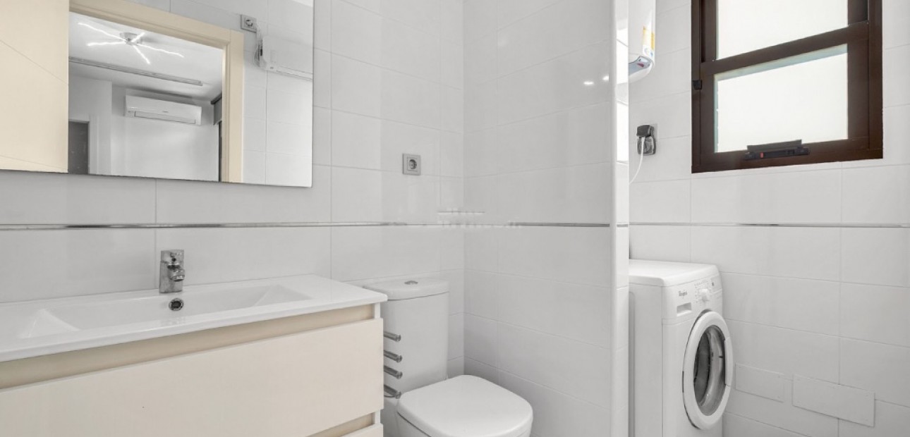 Venta - Apartamento / piso -
Lomas de Cabo Roig