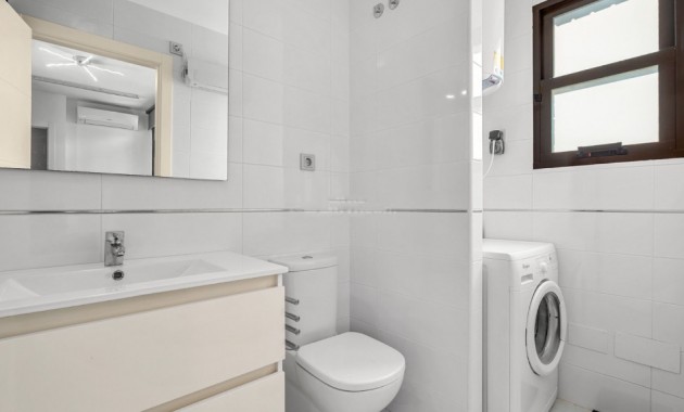 Venta - Apartamento / piso -
Lomas de Cabo Roig