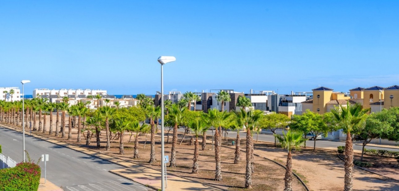 Venta - Apartamento / piso -
Lomas de Cabo Roig