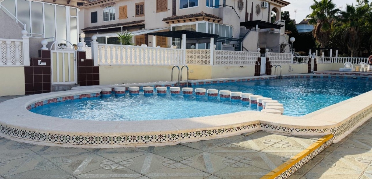 Venta - Apartamento / piso -
Punta Prima