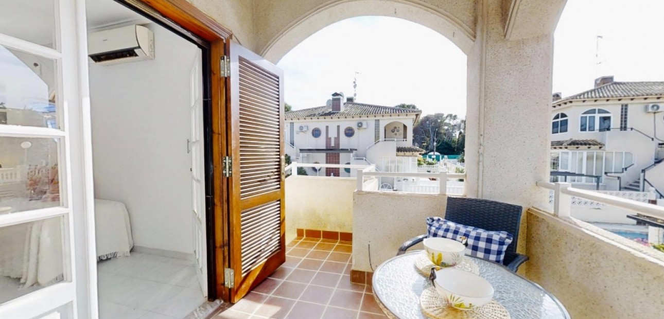 Venta - Apartamento / piso -
Punta Prima