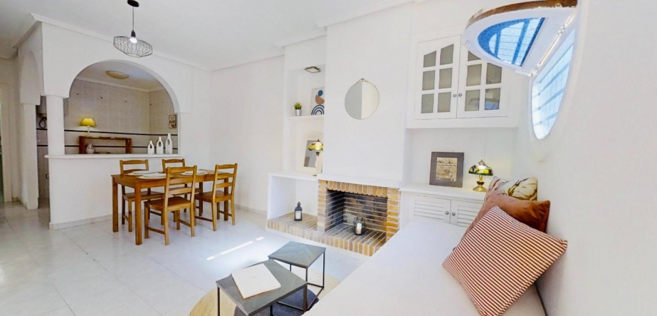 Venta - Apartamento / piso -
Punta Prima