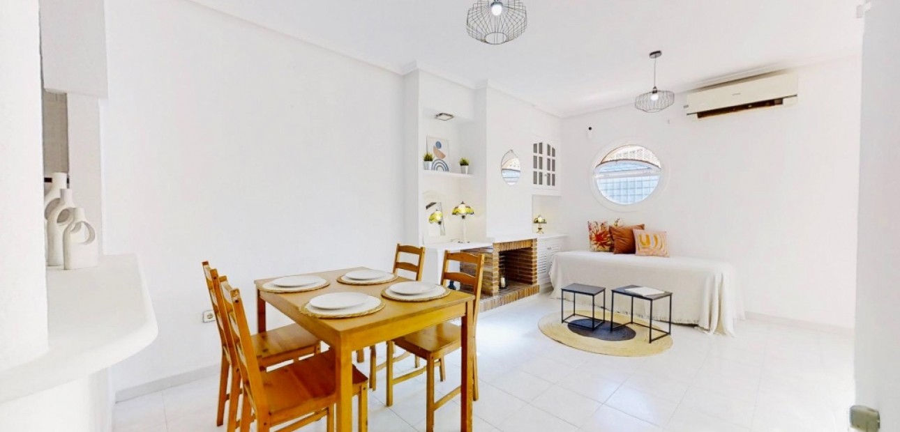 Venta - Apartamento / piso -
Punta Prima