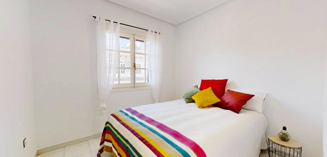 Venta - Apartamento / piso -
Punta Prima