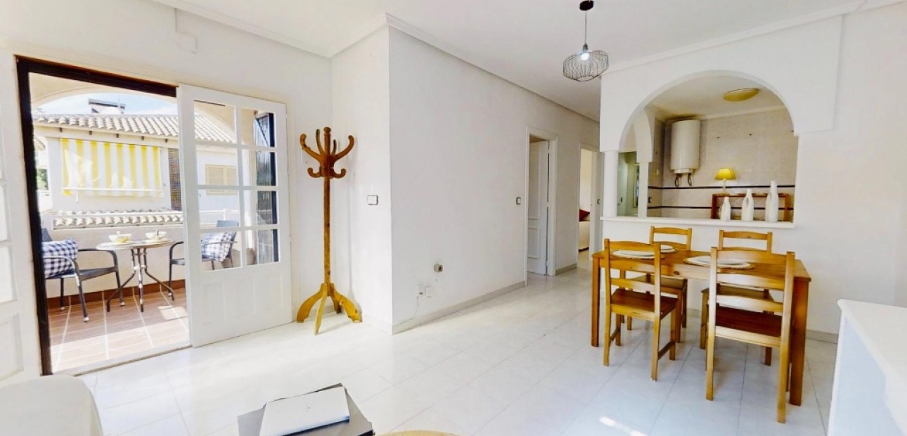 Venta - Apartamento / piso -
Punta Prima