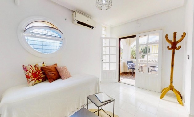 Venta - Apartamento / piso -
Punta Prima