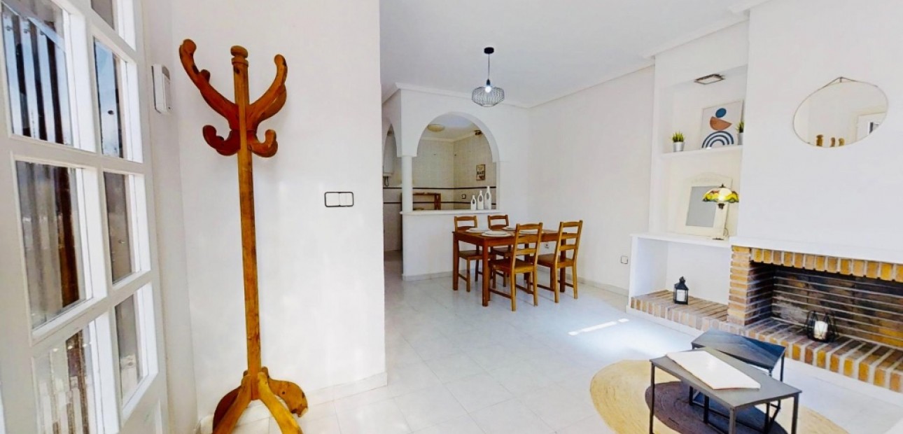 Venta - Apartamento / piso -
Punta Prima