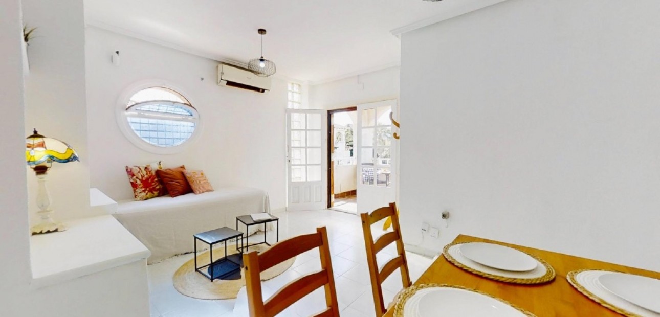 Venta - Apartamento / piso -
Punta Prima