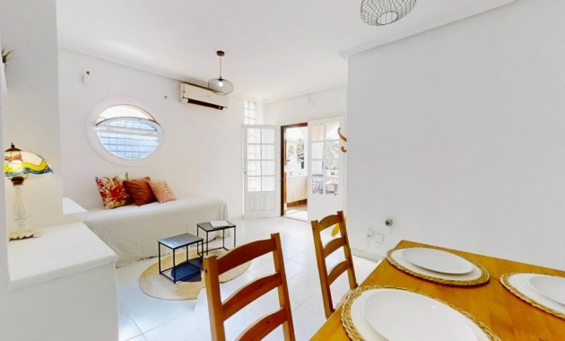 Venta - Apartamento / piso -
Punta Prima