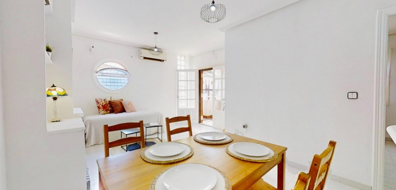 Venta - Apartamento / piso -
Punta Prima