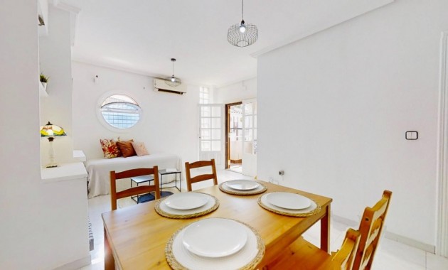 Venta - Apartamento / piso -
Punta Prima