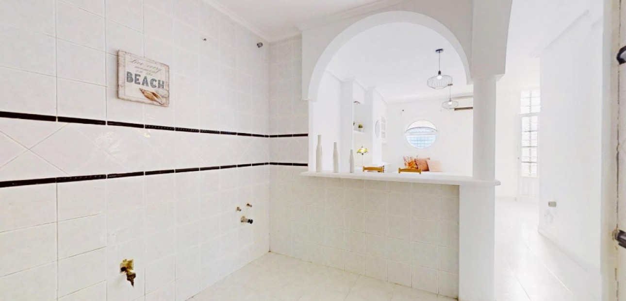 Venta - Apartamento / piso -
Punta Prima