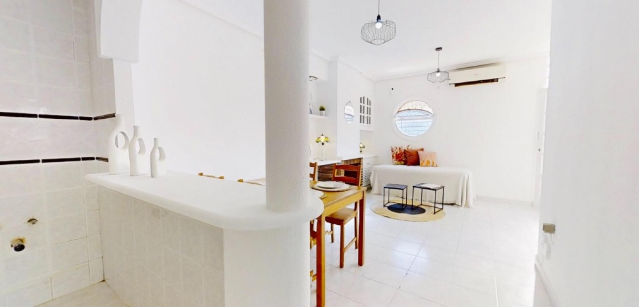 Venta - Apartamento / piso -
Punta Prima