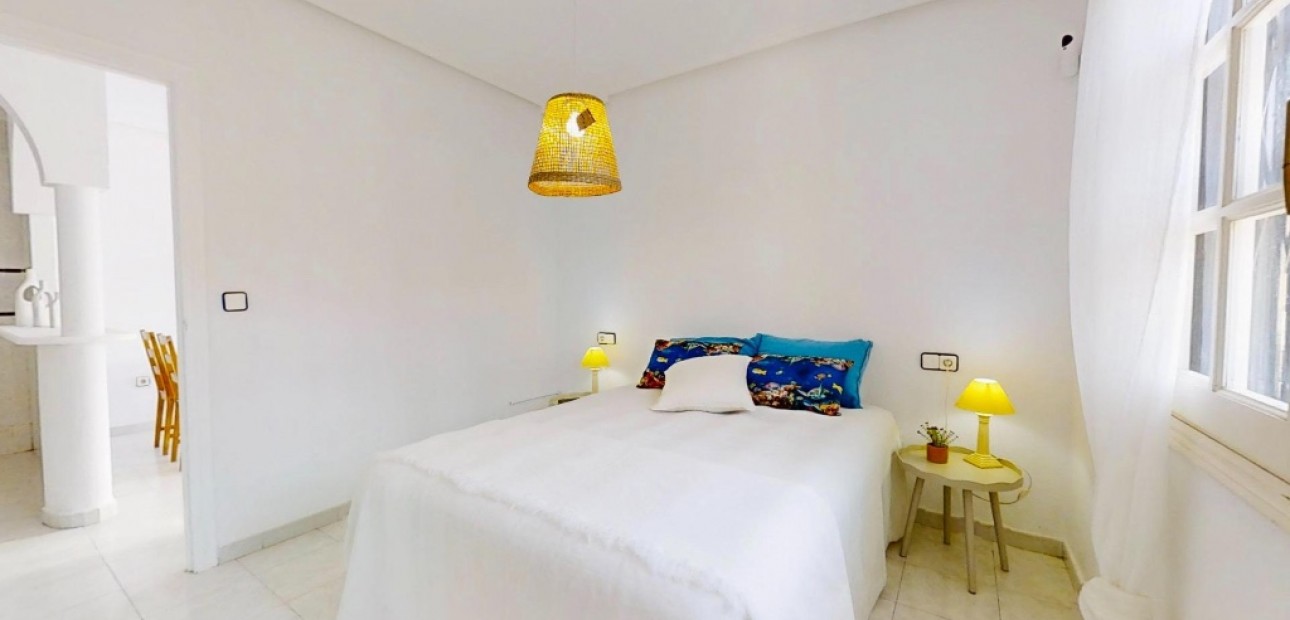 Venta - Apartamento / piso -
Punta Prima