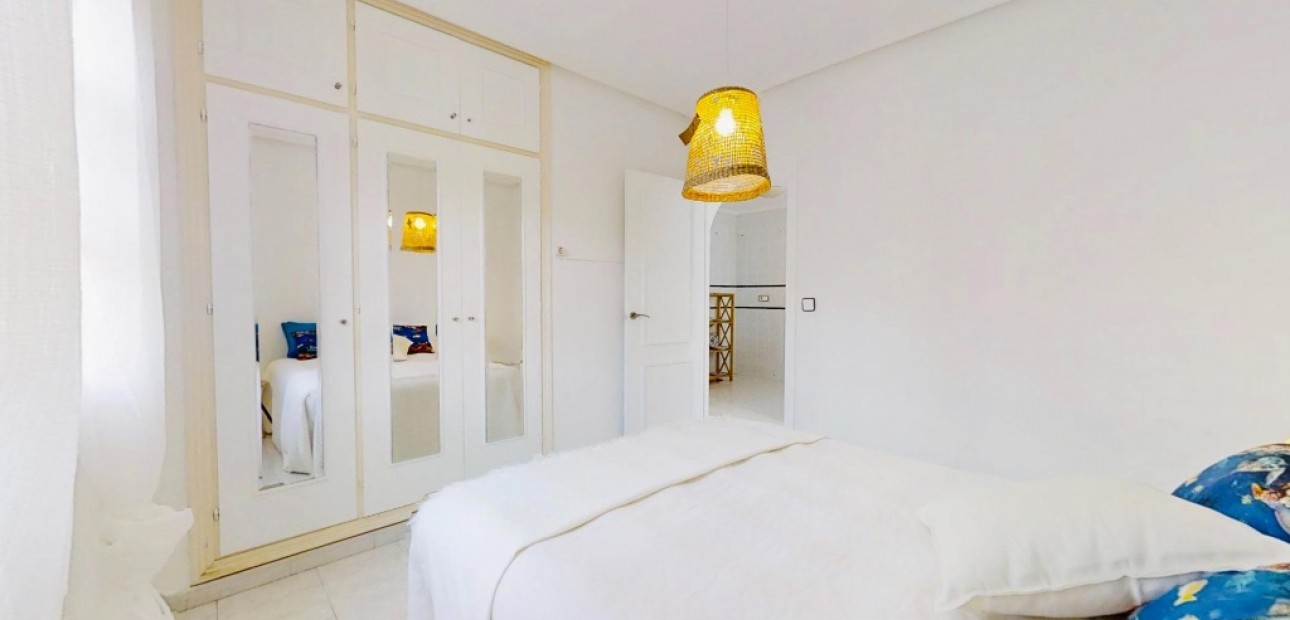 Venta - Apartamento / piso -
Punta Prima