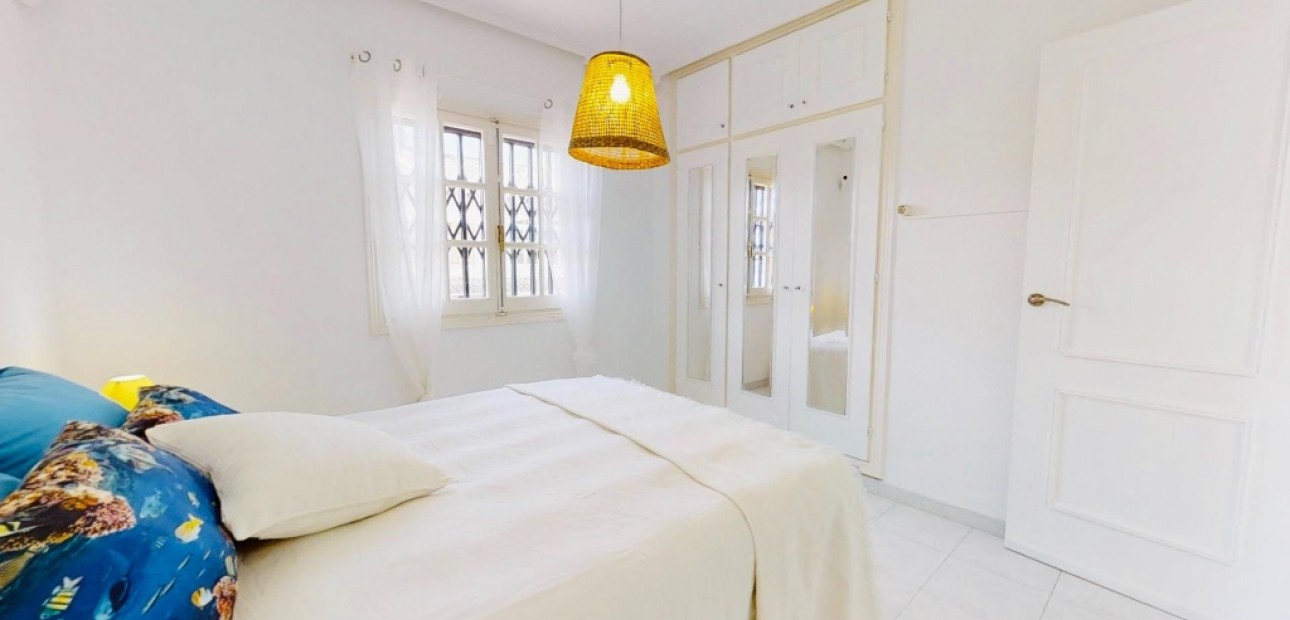 Venta - Apartamento / piso -
Punta Prima