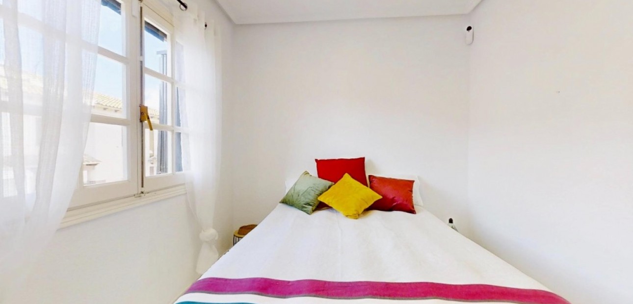 Venta - Apartamento / piso -
Punta Prima